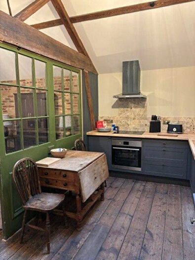 1 Bedroom Apartment To Rent In Flat, Station Street, HR9