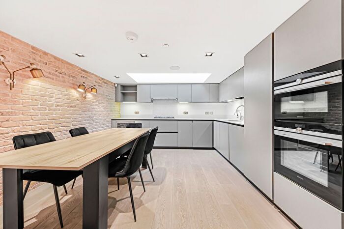 3 Bedroom Terraced House To Rent In Bell Street, London, NW1