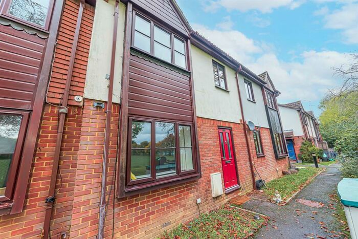 2 Bedroom Terraced House To Rent In Orchard Close, Wokingham, RG40