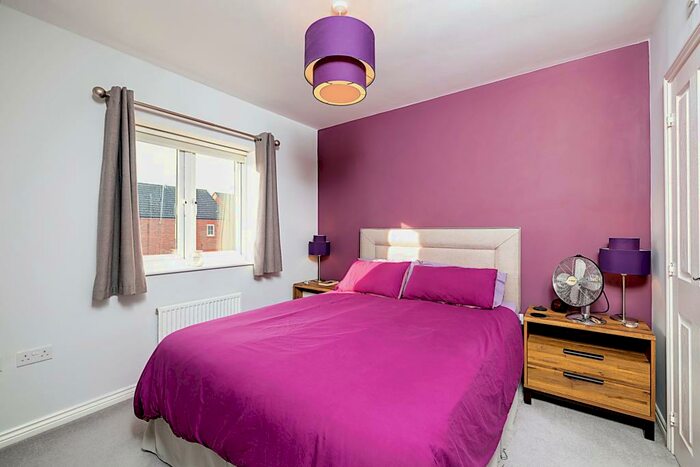 3 Bedroom End Of Terrace House For Sale In Priors Grove Close, Warwick, Warwickshire, CV34