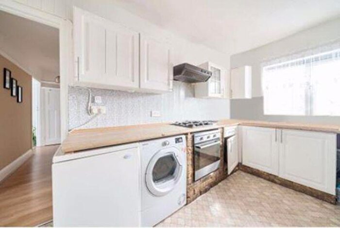 1 Bedroom Apartment For Sale In Cambridge Road, Kingston Upon Thames, KT1