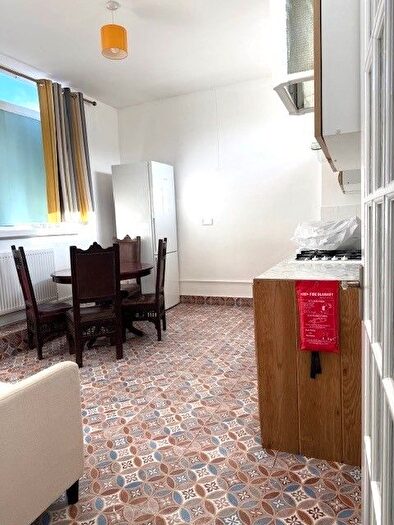 2 Bedroom Flat To Rent In Sterling Way, Edmonton, N18