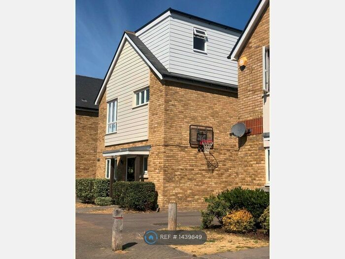 4 Bedroom Semi-Detached House To Rent In Hazel Close, Epsom, KT19