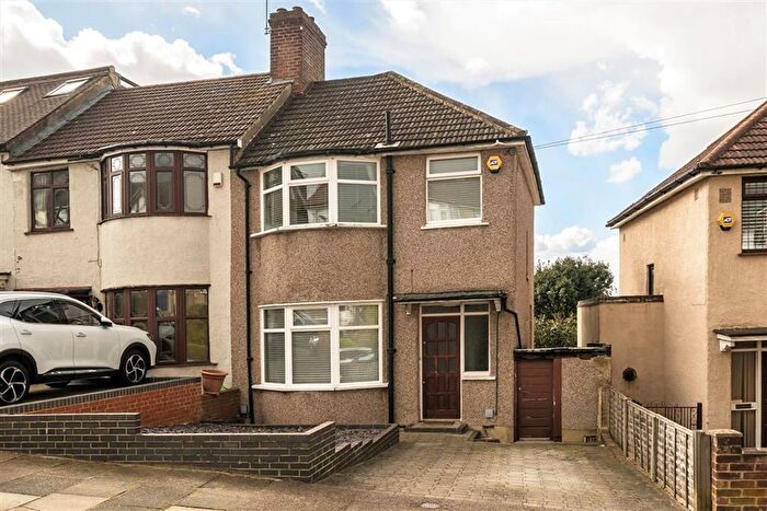 3 Bedroom End Terrace House For Sale In Ankerdine Crescent, Woolwich, SE18