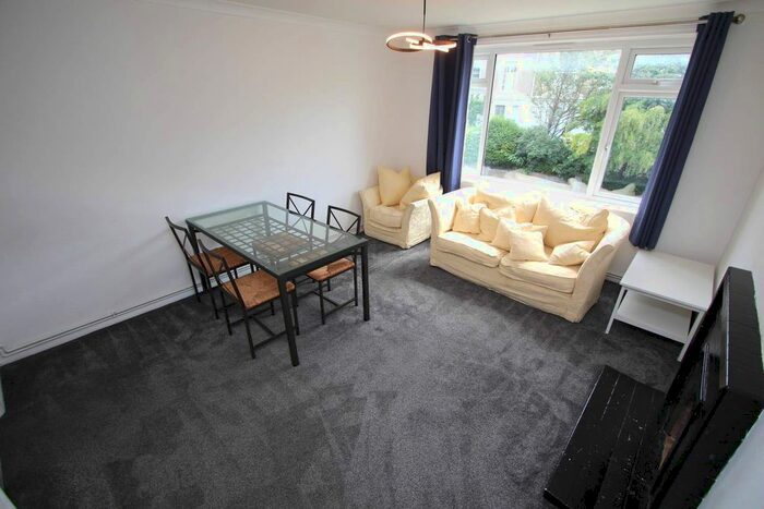 3 Bedroom Flat To Rent In Surbiton Road, Kingston Upon Thames, KT1