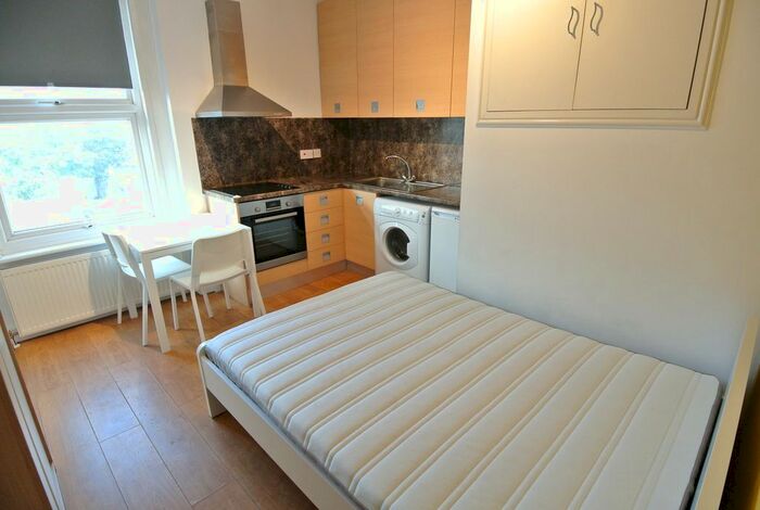 Studio To Rent In Walm Lane, Willesden Green, NW2