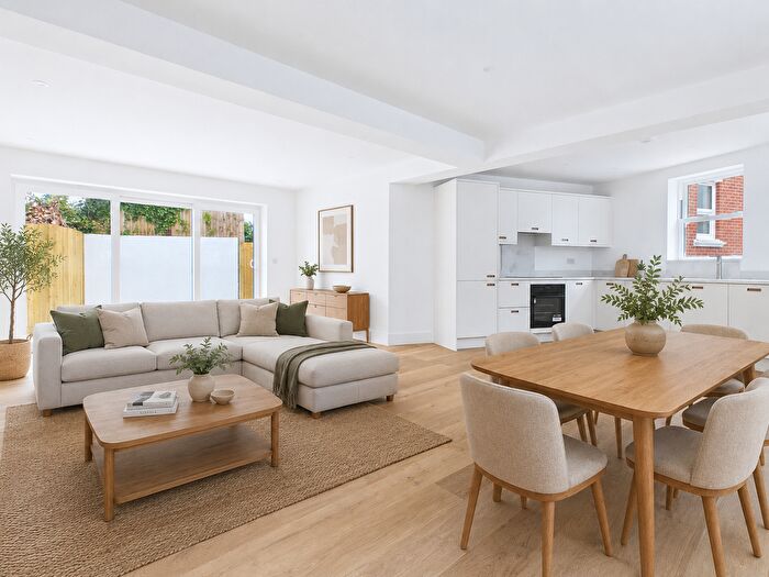 3 Bedroom End Terrace House For Sale In Down Terrace, Brighton, BN2