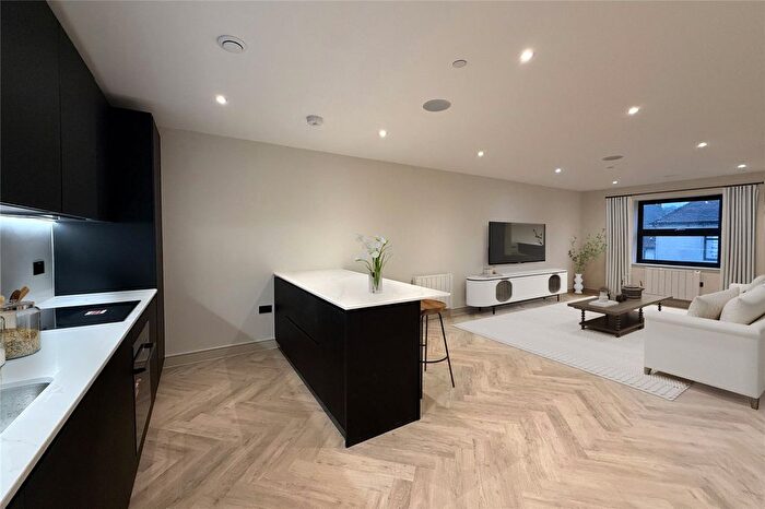 1 Bedroom Flat For Sale In High Street, Crowthorne, RG45