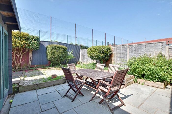4 Bedroom Semi-Detached House For Sale In Pragnell Road, Grove Park, London, SE12