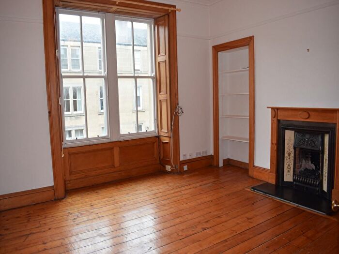 2 Bedroom Flat To Rent In Caledonian Place, Edinburgh, EH11