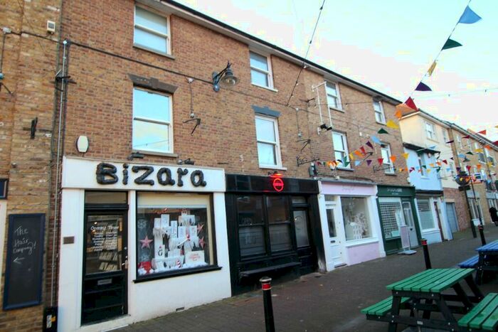 2 Bedroom Flat To Rent In Crown Street, Brentwood, Essex, CM14