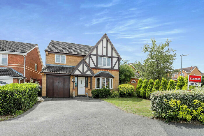 4 Bedroom Detached House To Rent In Lancaster Way, Northampton, NN4