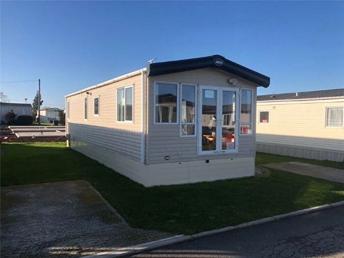 2 Bedroom Mobile/park Home For Sale In East End Road, Bradwell-On-Sea, Southminster, CM0