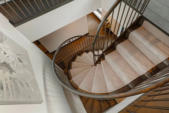 3 Bedroom Flat To Rent In Cheval Place, Knightsbridge, London, United Kingdom, SW7
