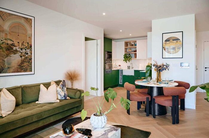 1 Bedroom Apartment For Sale In Lindley House, Silkstream, NW9