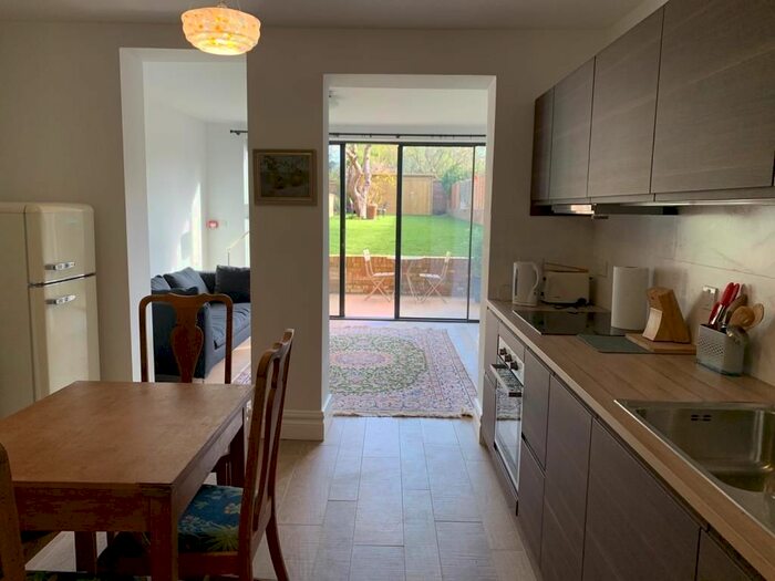 1 Bedroom Flat To Rent In Iffley Road, East Oxford, OX4