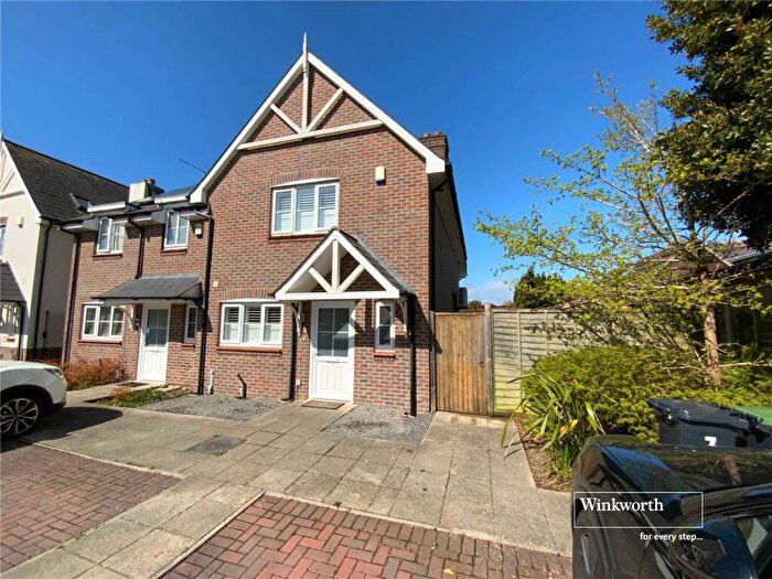 3 Bedroom Semi Detached House For Sale In Bryant Close, Christchurch, Dorset, BH23
