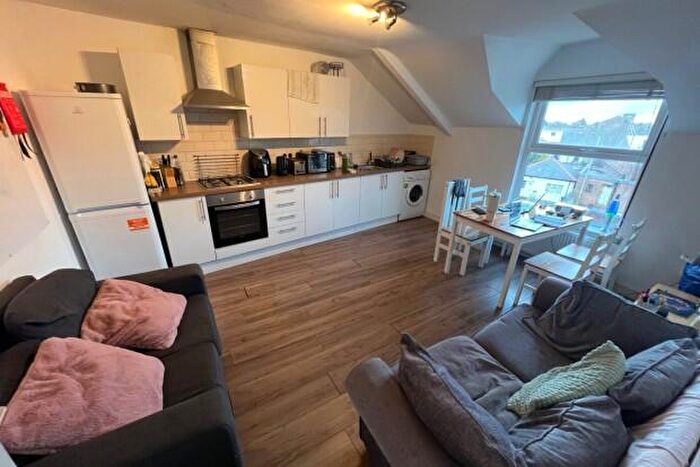 3 Bedroom Flat To Rent In Richmond Road Cardiff, CF24