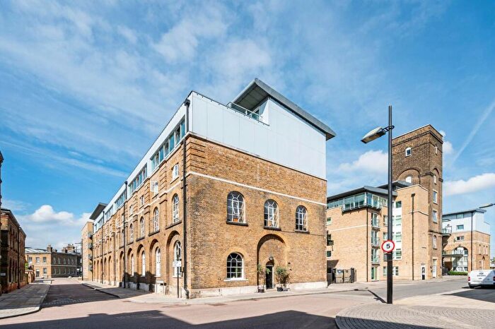 2 Bedroom Flat To Rent In Hopton Road, Woolwich, London, SE18