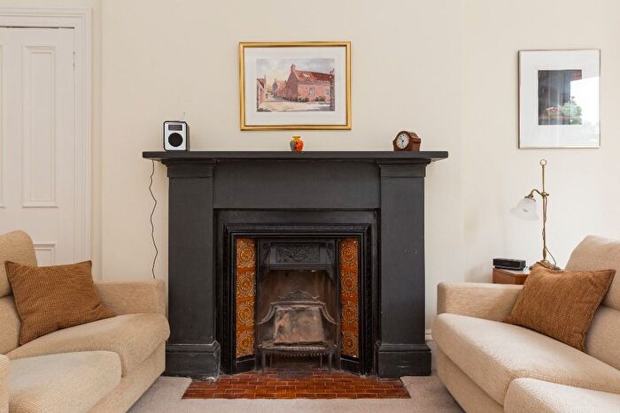 3 Bedroom Flat To Rent In Morningside Gardens, Morningside, Edinburgh, EH10