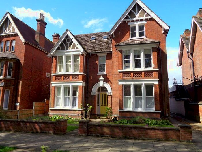 2 Bedroom Flat To Rent In De Parys Avenue, Bedford, MK40