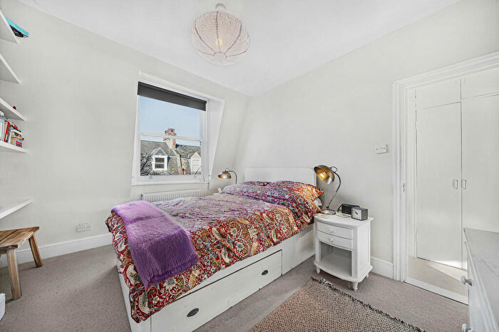 1 Bedroom Apartment For Sale In Birnam Road, N4