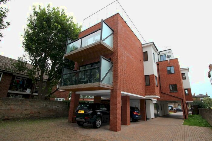 2 Bedroom Flat To Rent In New Wanstead, Leytonstone, E11