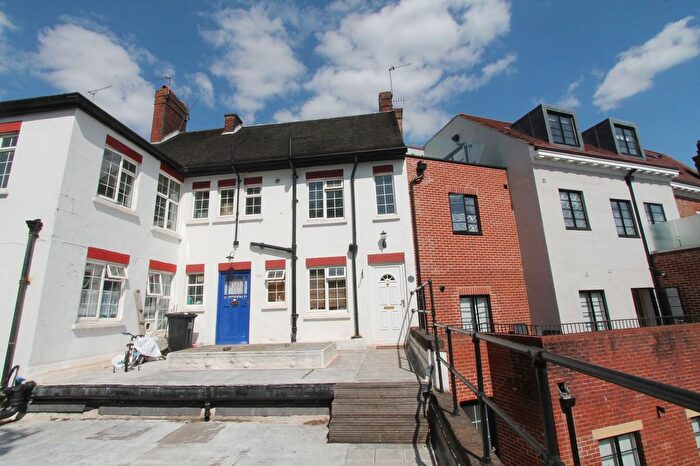 2 Bedroom Flat To Rent In Salisbury Square, Hatfield, AL9