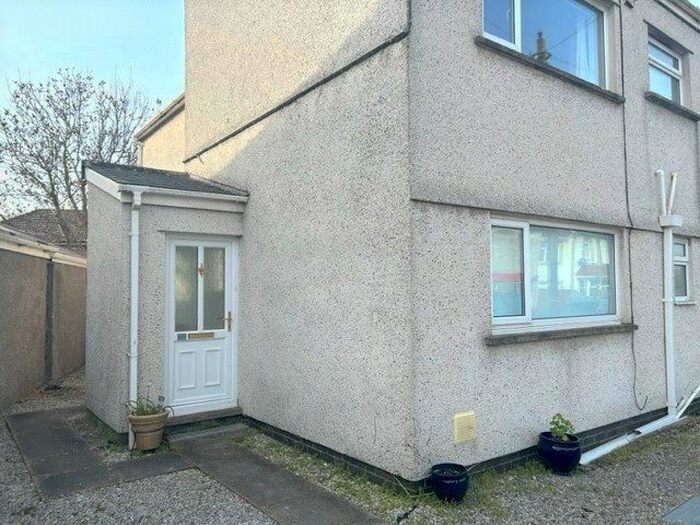 2 Bedroom Flat To Rent In New Road, Porthcawl, CF36