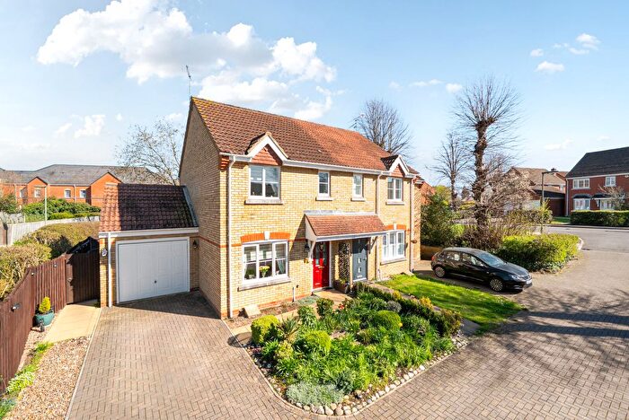 2 Bedroom Semi Detached House For Sale In Florence Way, Knaphill, Woking, GU21