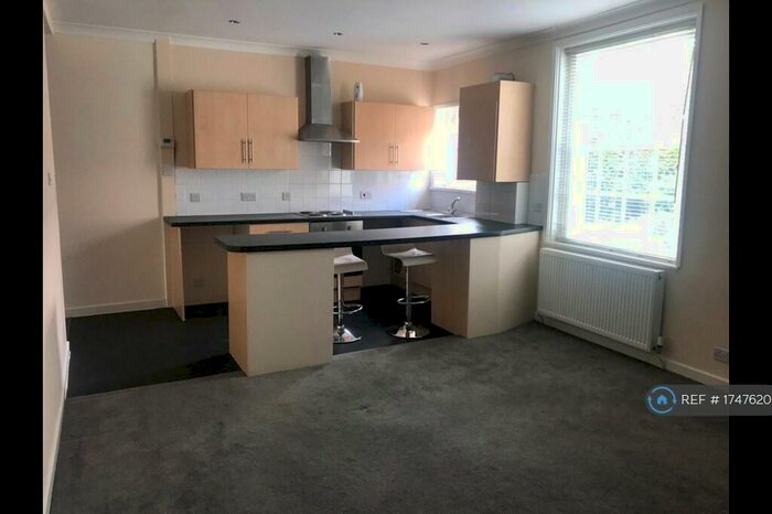 2 Bedroom Flat To Rent In High Street, Rochester, ME1