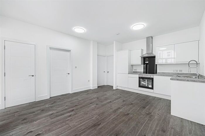 2 Bedroom Flat For Sale In Berrymead Gardens, London, W3