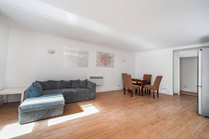 3 Bedroom Flat To Rent In Coke Street, , Aldgate, London, E1
