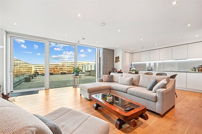 2 Bedroom Flat For Sale In Chiswick High Road, London, W4