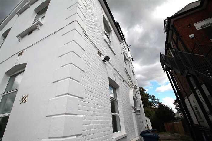 2 Bedroom Flat To Rent In Beaconsfield Road, London, N11