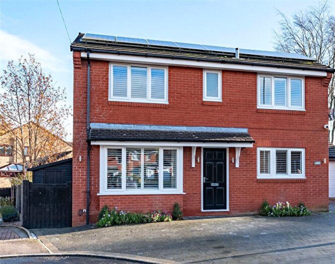 4 Bedroom Detached House For Sale In Kingfisher Close, Leeds, West Yorkshire, LS17