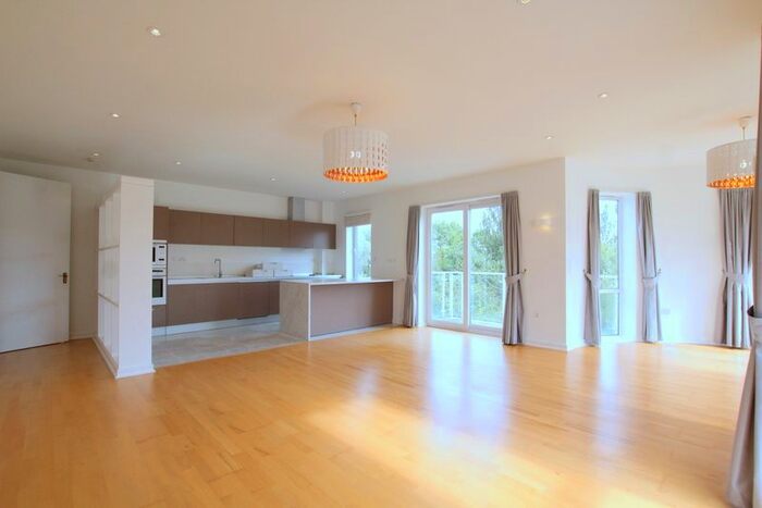 2 Bedroom Flat To Rent In Melliss Avenue, Richmond, TW9