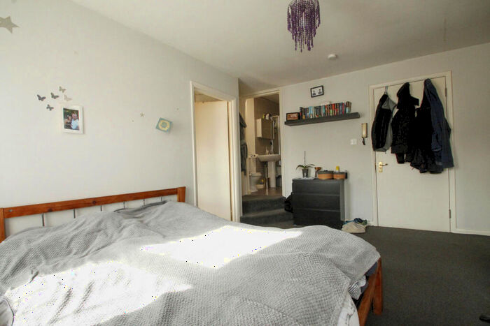 Flat To Rent In Brockley Rise, Brockley, SE23