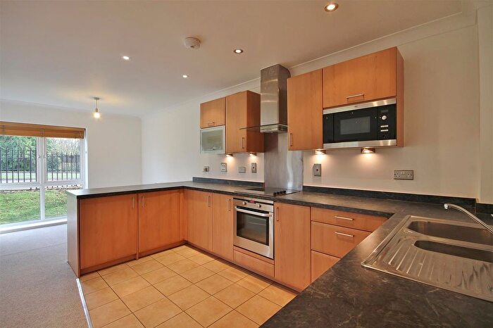 3 Bedroom Flat To Rent In Waterways, Oxford Epc Rating D, OX2