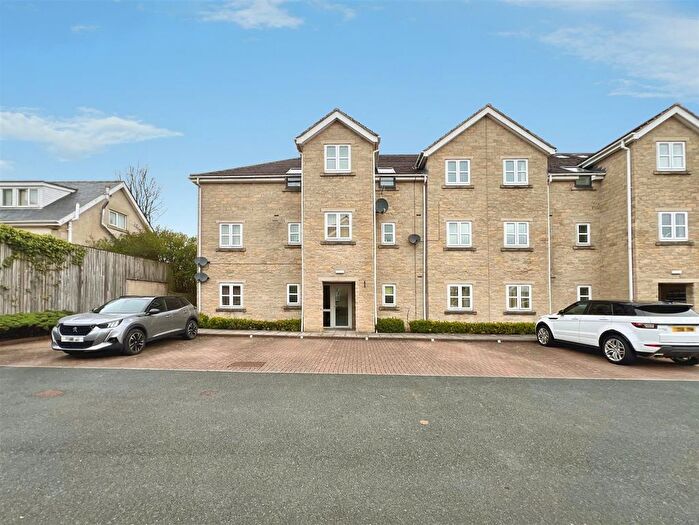 2 Bedroom Flat For Sale In Harrogate Road, Bradford, BD2