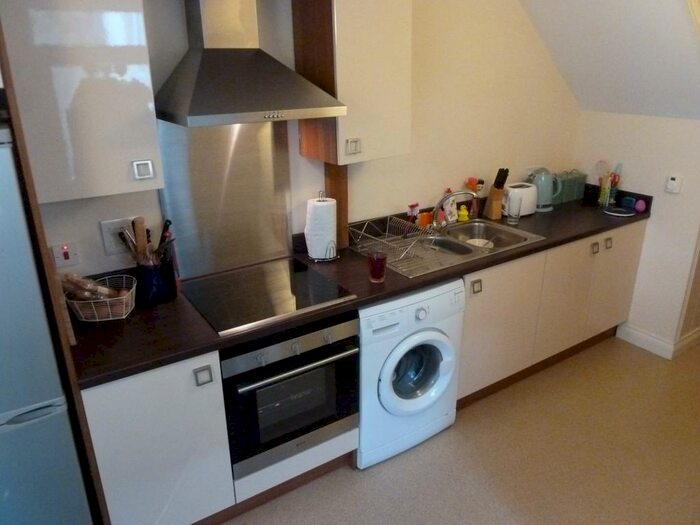 2 Bedroom Property To Rent In Sutherland Road, F5