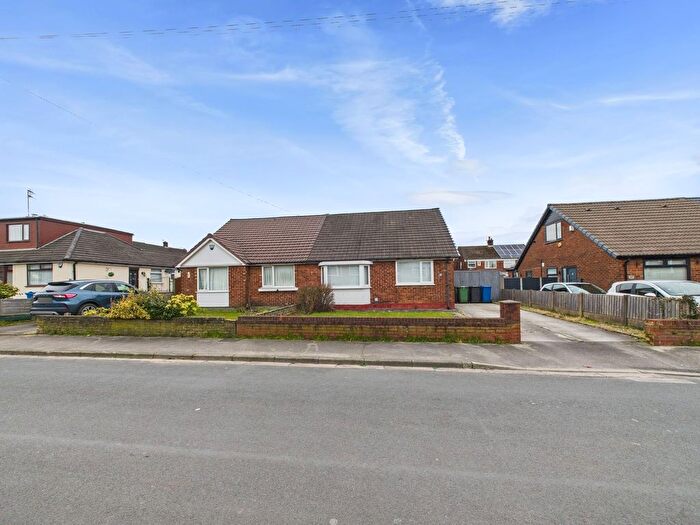 3 Bedroom Semi-Detached Bungalow To Rent In Heathfield Drive, Tyldesley, M29