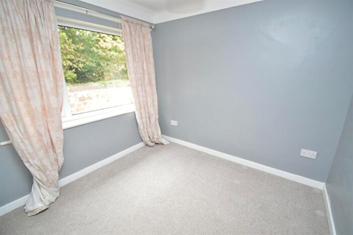 4 Bedroom Semi-Detached Bungalow To Rent In Millfield Close, Higher Bebington, Wirral, CH63