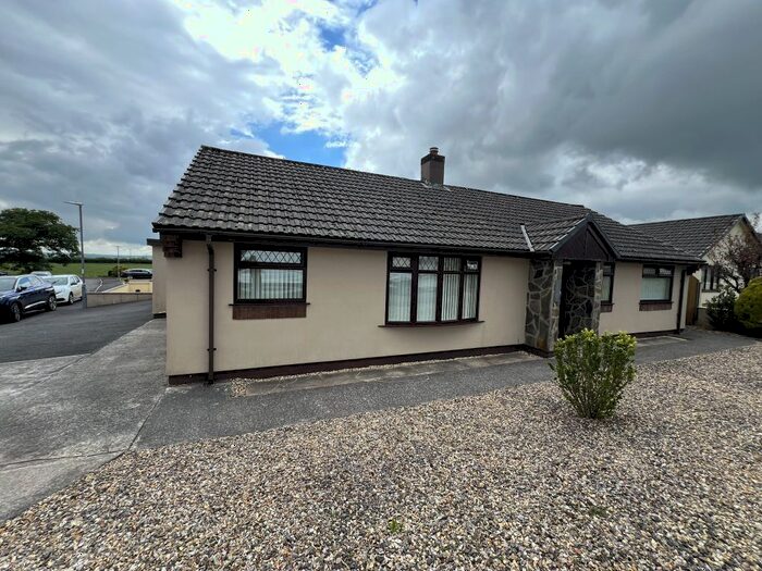 3 Bedroom Bungalow To Rent In Bror Hengill, Peniel, Carmarthen, SA32