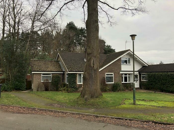 1 Bedroom Apartment To Rent In Copthorne, RH10