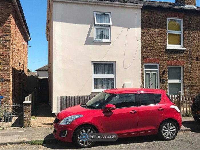 2 Bedroom End Of Terrace House To Rent In Risborough Road, Maidenhead, SL6