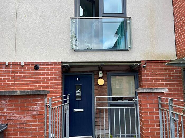 3 Bedroom Terraced House To Rent In Windrush Grove, Edgbaston, B15
