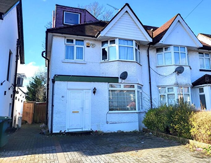 3 Bedroom Semi Detached House For Sale In Methuen Road, Edgware, HA8