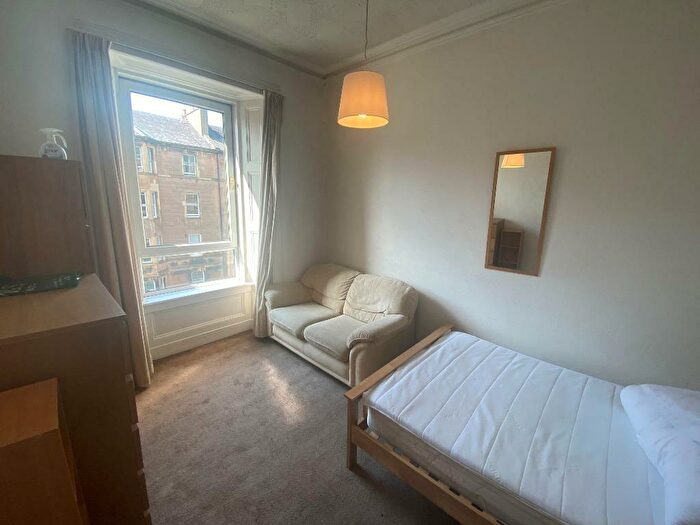 3 Bedroom Flat To Rent In Parkside Terrace, Newington, Edinburgh, EH16