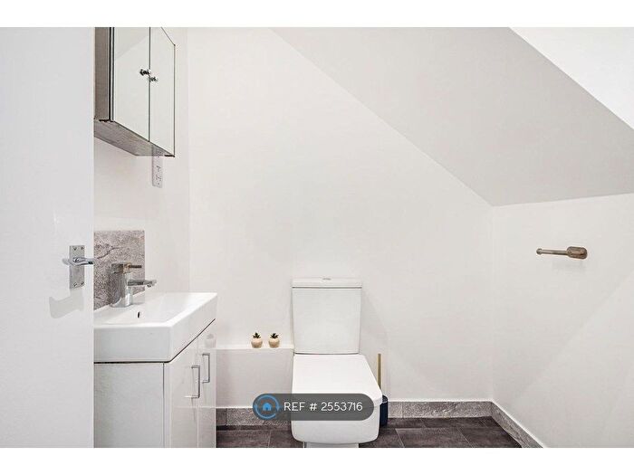 2 Bedroom Flat To Rent In Bell Street, London, NW1